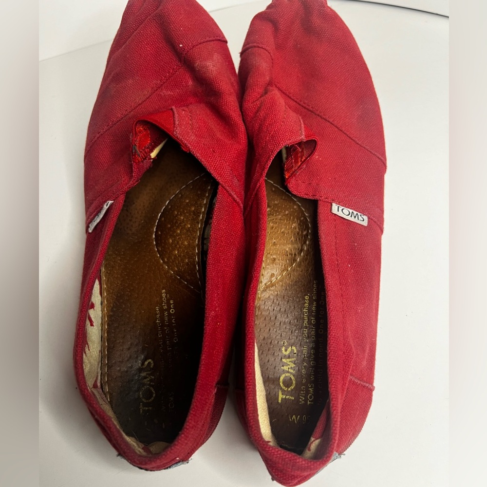 Tom’s classics women’s 9 red